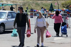(ΦΩΤΟΣ) 2.000+ στη Λαϊκή Αγορά