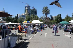 (ΦΩΤΟΣ) 2.000+ στη Λαϊκή Αγορά