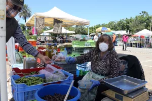 (ΦΩΤΟΣ) 2.000+ στη Λαϊκή Αγορά