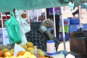 (ΦΩΤΟΣ) 2.000+ στη Λαϊκή Αγορά