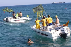 Όταν οι ΛΕΟΝΤΕΣ... κιτρίνισαν τη θάλασσα της Λεμεσού!