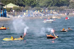 Όταν οι ΛΕΟΝΤΕΣ... κιτρίνισαν τη θάλασσα της Λεμεσού!