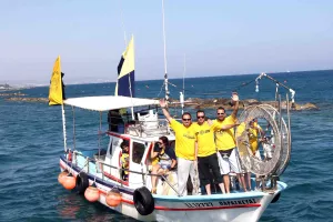 Όταν οι ΛΕΟΝΤΕΣ... κιτρίνισαν τη θάλασσα της Λεμεσού!