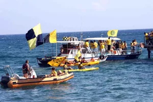 Όταν οι ΛΕΟΝΤΕΣ... κιτρίνισαν τη θάλασσα της Λεμεσού!