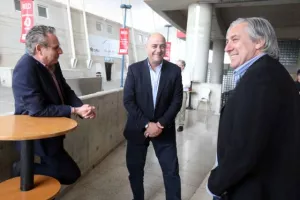 ΦΩΤΟΣ από τη συνέλευση