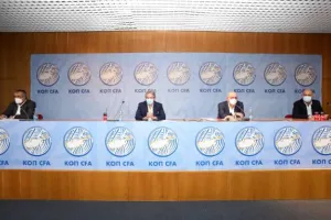 ΦΩΤΟΣ από τη συνέλευση