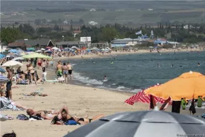 «Βούλιαξε» από κόσμο η παραλία/ΦΩΤΟΣ
