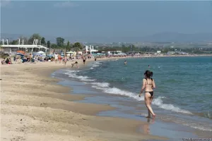 «Βούλιαξε» από κόσμο η παραλία/ΦΩΤΟΣ