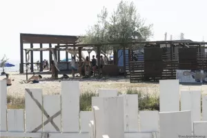 «Βούλιαξε» από κόσμο η παραλία/ΦΩΤΟΣ