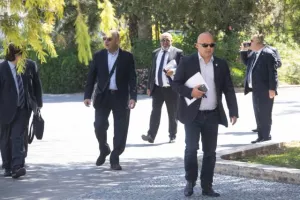 (ΦΩΤΟΣ) Η σύσκεψη στο Προεδρικό 