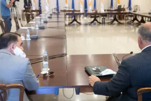 (ΦΩΤΟΣ) Η σύσκεψη στο Προεδρικό 
