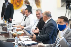 (ΦΩΤΟΣ) Η σύσκεψη στο Προεδρικό 