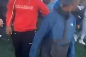 Νέο «ντου» φιλάθλων σε ποδοσφαιρικό ματς! (βίντεο/φώτος)