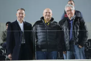 ΣΠΟΝΤΑ για ΤΡΙΤΟΥΣ