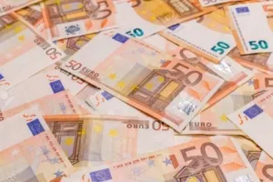 Προσοχή! Κυκλοφορούν πλαστά 50ευρα στην αγορά (ΦΩΤΟΣ)