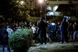 Υγειονομική βόμβα τα υπαίθρια πάρτι – Πιθανές νέες απαγορεύσεις