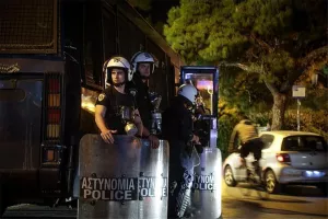 Υγειονομική βόμβα τα υπαίθρια πάρτι – Πιθανές νέες απαγορεύσεις