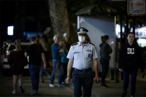 Υγειονομική βόμβα τα υπαίθρια πάρτι – Πιθανές νέες απαγορεύσεις
