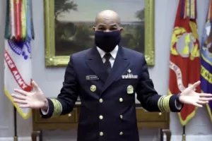 Viral/ Aρχίατρος δείχνει πώς να φτιάχνουμε υφασμάτινη μάσκα σε λίγα δευτερόλεπτα (Βίντεο)