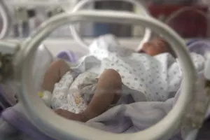 Γεννήθηκε μωρό με κορωνοϊό