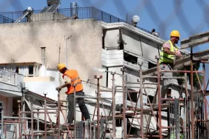 Έκλεισαν άλλα έξι εργοτάξια