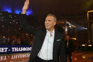 Επτά χρόνια από τη βραδιά που «έκλαψε» το Αλεξάνδρειο για τον Νίκο Γκάλη (βίντεο)