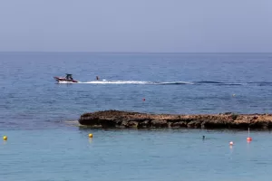 Άνοιξαν οι παραλίες της Κύπρου