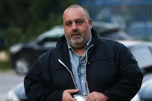 Καραπαπάς: "Αυτά ξεφτίλες δεν είναι χάρτινα ε;"