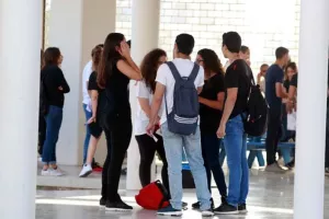 Πίσω στο σχολείο οι τελειόφοιτοι - Τι θα γίνει σήμερα/Οι οδηγίες
