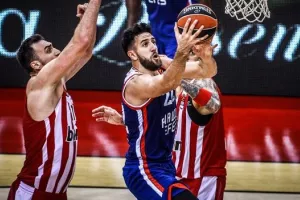 "Δεν είναι αλήθεια όσα έχουν βγει για μένα και τον Ολυμπιακό"