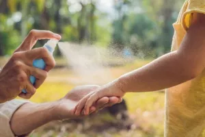 COVID-19/Μεταδίδεται από τα κουνούπια; – Τι είπε ο Σ. Τσιόδρας