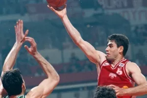 Σαν σήμερα: Ο Ολυμπιακός κερδίζει τον Παναθηναϊκό με 73-38 και γράφει ιστορία! (βίντεο)