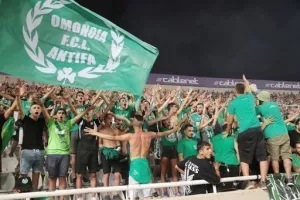 "Η μάνα των γηπέδων"/Μήνυμα FCL