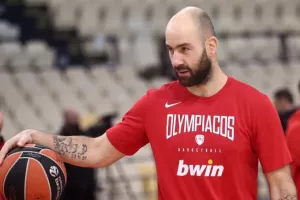 Αγνώριστος ο Σπανούλης με μούσι... Χάρντεν (φώτο)