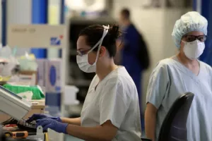 Ανησυχία για τα κρούσματα σε ευπαθείς ομάδες
