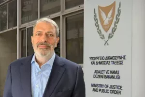 Υπουργέ Σαββίδη...