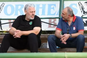 Αθεράπευτα... τακτακαλάες! 