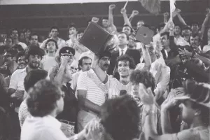 ΚΥΠΕΛΛΟ στο Τσίρειο και... εξώστης 