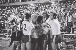 ΚΥΠΕΛΛΟ στο Τσίρειο και... εξώστης 