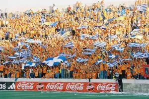ΞΕΧΩΡΙΣΕ τον τελικό με τα... βαμμένα πράσινα μαλλιά/ "Πετύχαμε μια μεγαλειώδη νίκη" (Φώτος)