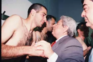 ΞΕΧΩΡΙΣΕ τον τελικό με τα... βαμμένα πράσινα μαλλιά/ "Πετύχαμε μια μεγαλειώδη νίκη" (Φώτος)