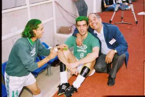 ΞΕΧΩΡΙΣΕ τον τελικό με τα... βαμμένα πράσινα μαλλιά/ "Πετύχαμε μια μεγαλειώδη νίκη" (Φώτος)