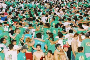 ΞΕΧΩΡΙΣΕ τον τελικό με τα... βαμμένα πράσινα μαλλιά/ "Πετύχαμε μια μεγαλειώδη νίκη" (Φώτος)