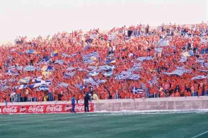 ΞΕΧΩΡΙΣΕ τον τελικό με τα... βαμμένα πράσινα μαλλιά/ "Πετύχαμε μια μεγαλειώδη νίκη" (Φώτος)