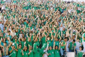 ΞΕΧΩΡΙΣΕ τον τελικό με τα... βαμμένα πράσινα μαλλιά/ "Πετύχαμε μια μεγαλειώδη νίκη" (Φώτος)