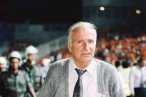 ΞΕΧΩΡΙΣΕ τον τελικό με τα... βαμμένα πράσινα μαλλιά/ "Πετύχαμε μια μεγαλειώδη νίκη" (Φώτος)