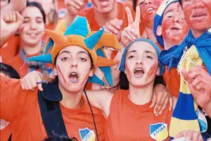 ΞΕΧΩΡΙΣΕ τον τελικό με τα... βαμμένα πράσινα μαλλιά/ "Πετύχαμε μια μεγαλειώδη νίκη" (Φώτος)