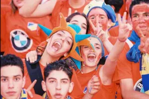 ΞΕΧΩΡΙΣΕ τον τελικό με τα... βαμμένα πράσινα μαλλιά/ "Πετύχαμε μια μεγαλειώδη νίκη" (Φώτος)