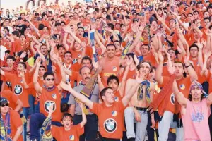 ΞΕΧΩΡΙΣΕ τον τελικό με τα... βαμμένα πράσινα μαλλιά/ "Πετύχαμε μια μεγαλειώδη νίκη" (Φώτος)