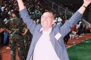 ΞΕΧΩΡΙΣΕ τον τελικό με τα... βαμμένα πράσινα μαλλιά/ "Πετύχαμε μια μεγαλειώδη νίκη" (Φώτος)